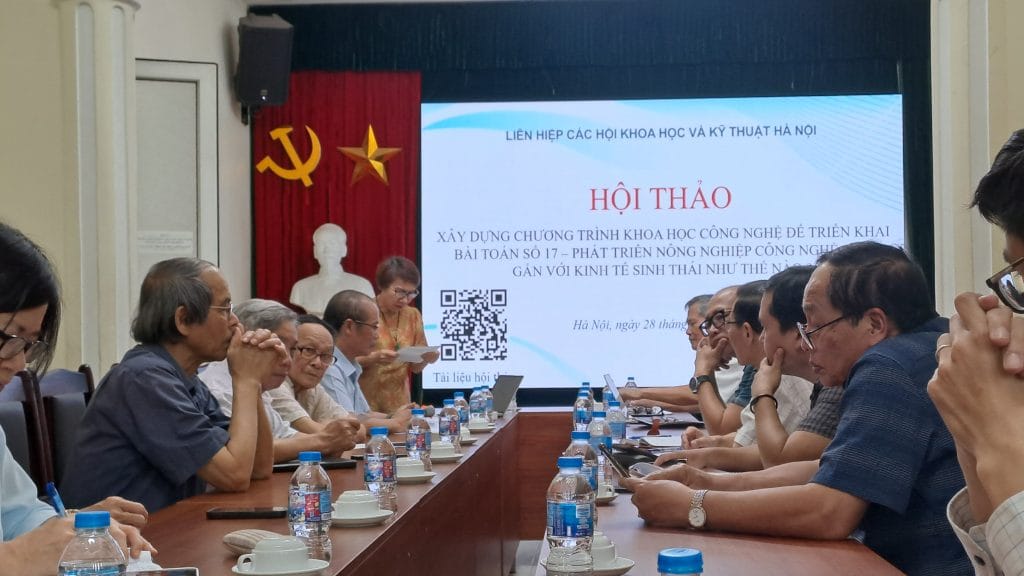 Đại biểu phát biểu ý kiến tham luận tại Hội thảo xây dựng chương trình khoa học công nghệ triển khai Bài toán số 17 về phát triển nông nghiệp công nghệ cao gắn với kinh tế sinh thái do Liên hiệp các Hội KH&KT Hà Nội tổ chức ngày 28/4/2026.