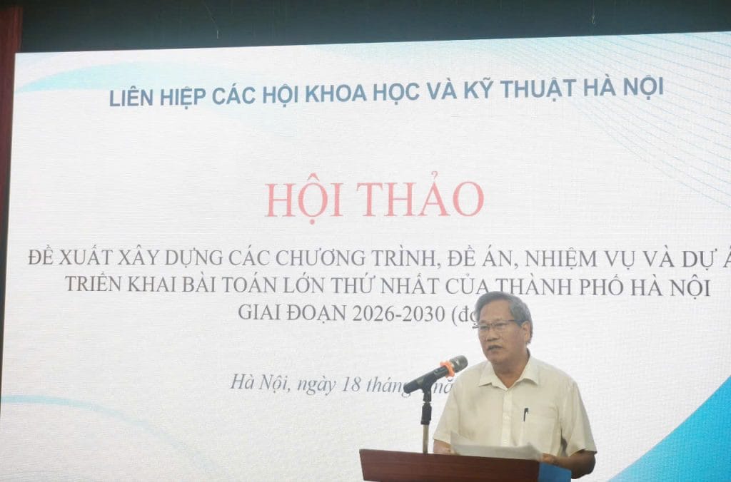 Tiến sĩ Lê Xuân Rao - Chủ tịch Liên hiệp các Hội Khoa học và Kỹ thuật Hà Nội phát biểu tại Hội thảo